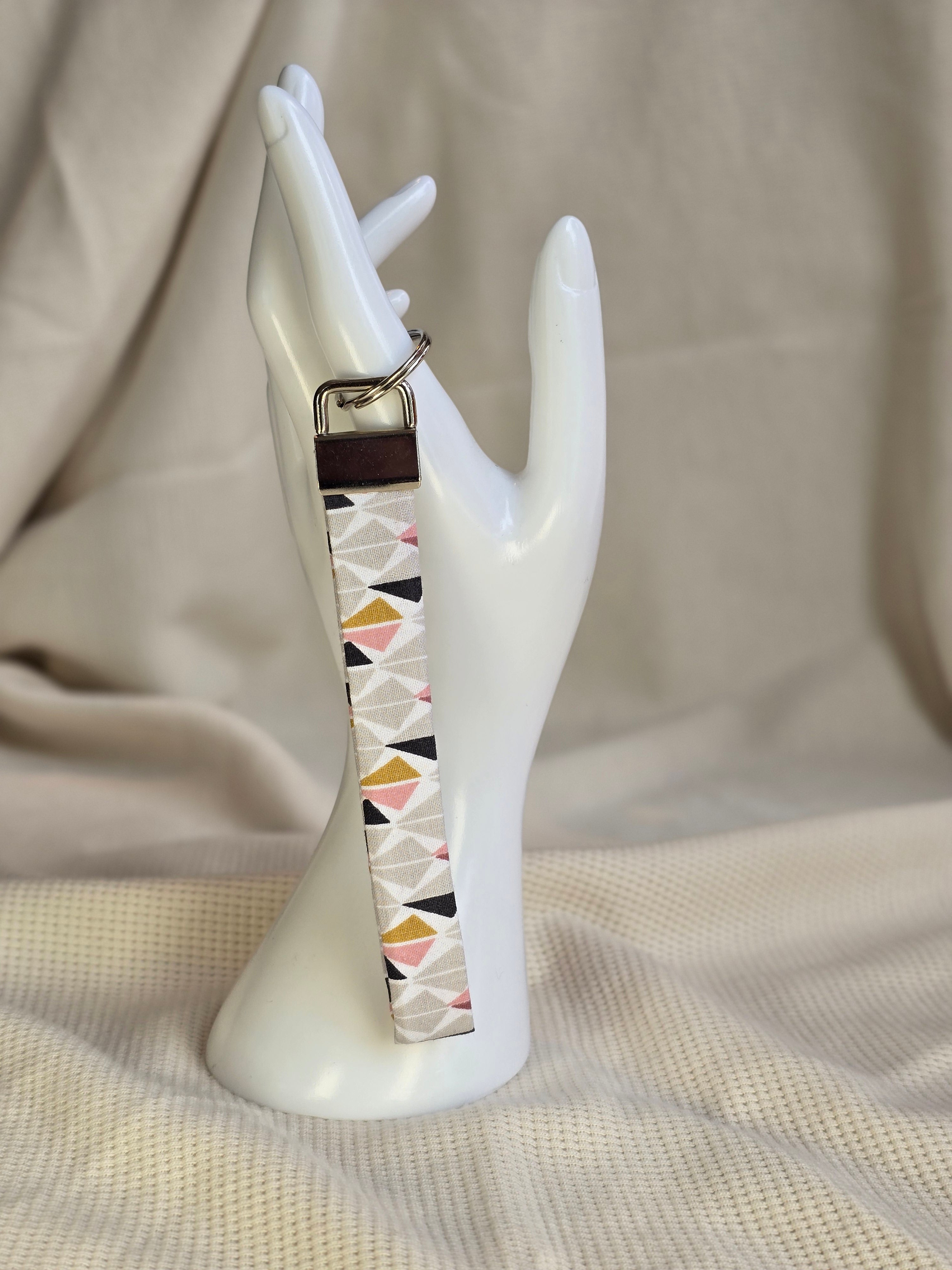 Geometrische wit, grijs met roze print keycord en -sleutelhangers