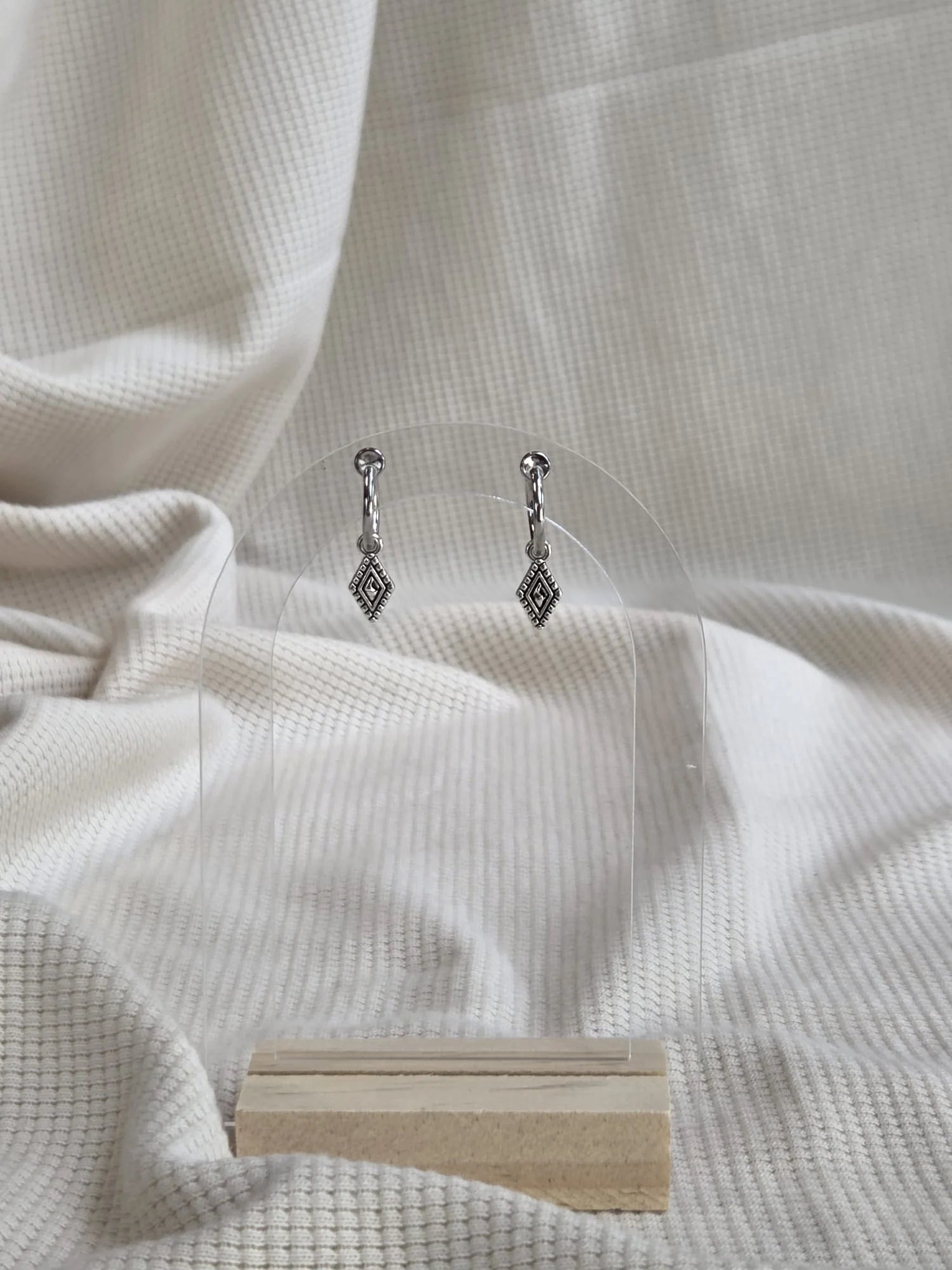 Jewel, Clip-On Hoops
