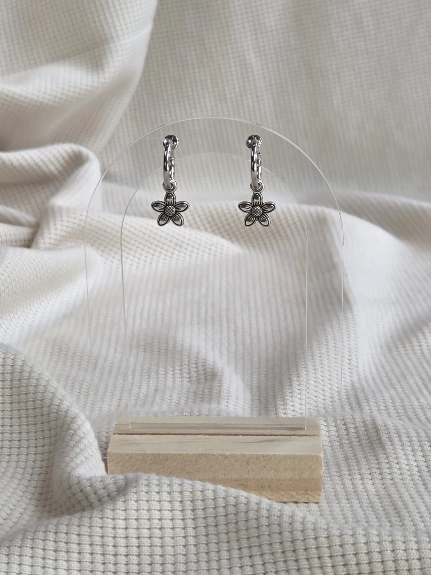 Lily, Clip-On Hoops