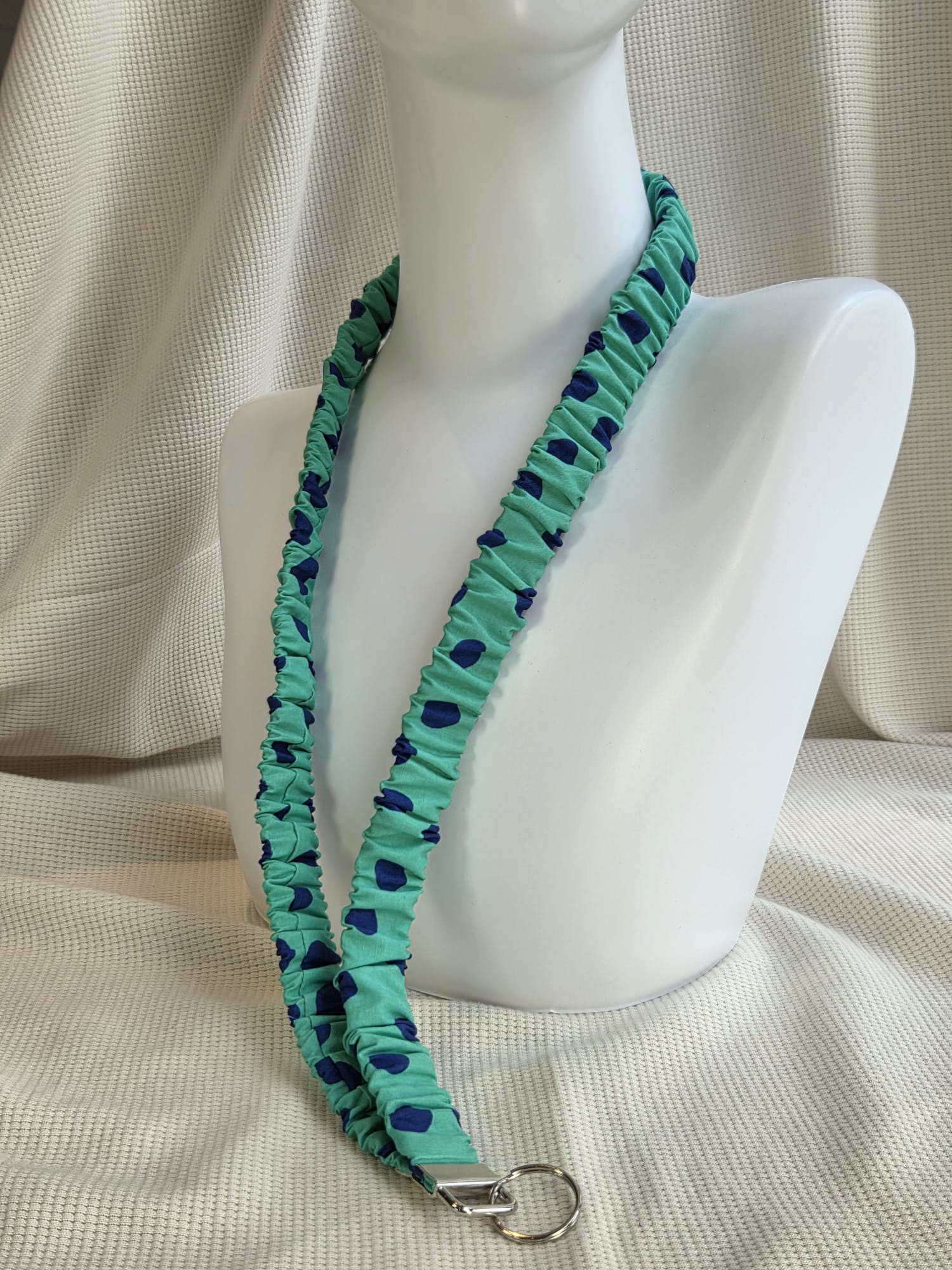 Groen gestipte scrunchie telefoonkoord, -keycord en -sleutelhangers