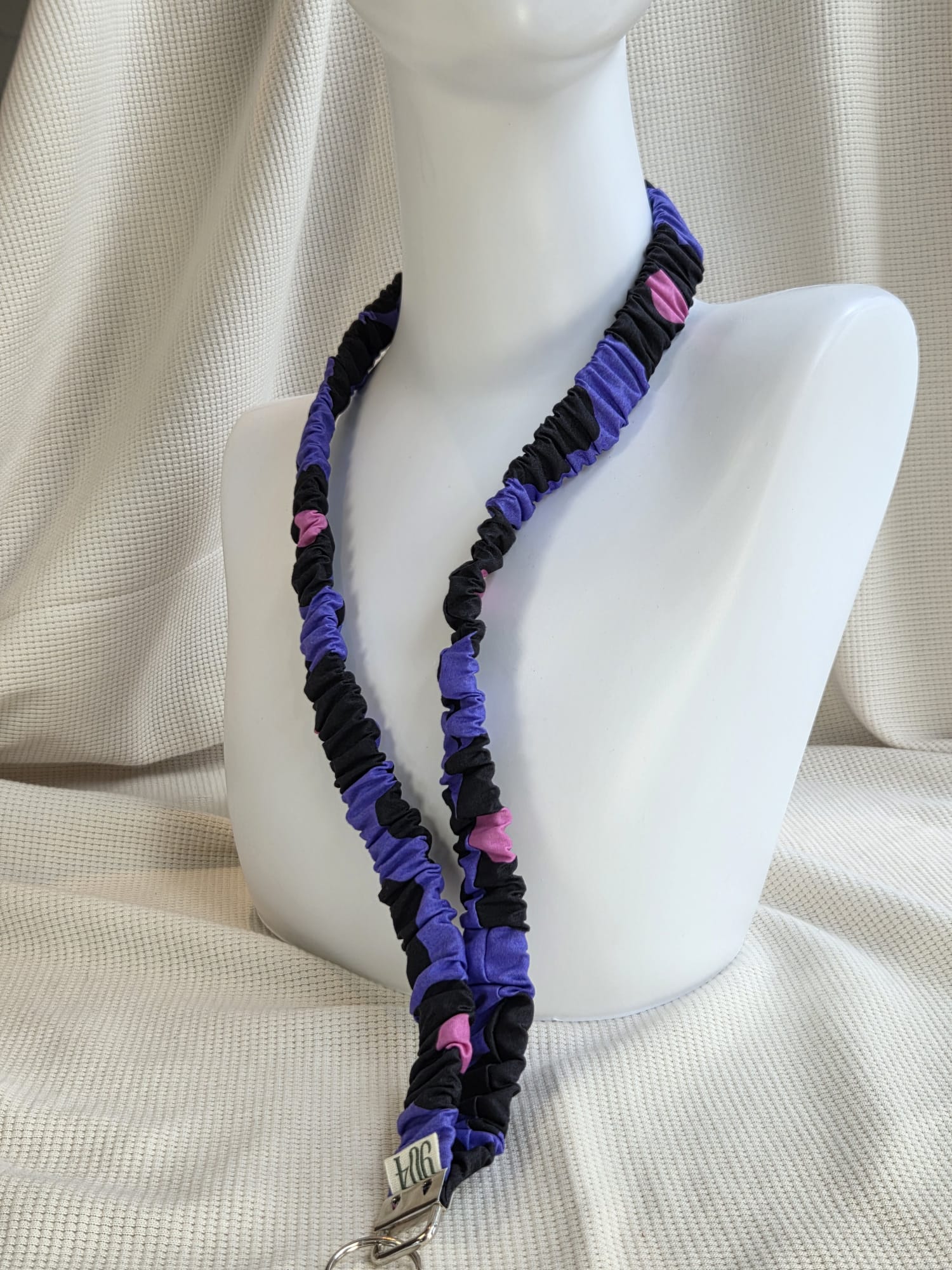 Paars met bloem keycord en sleutelhangers