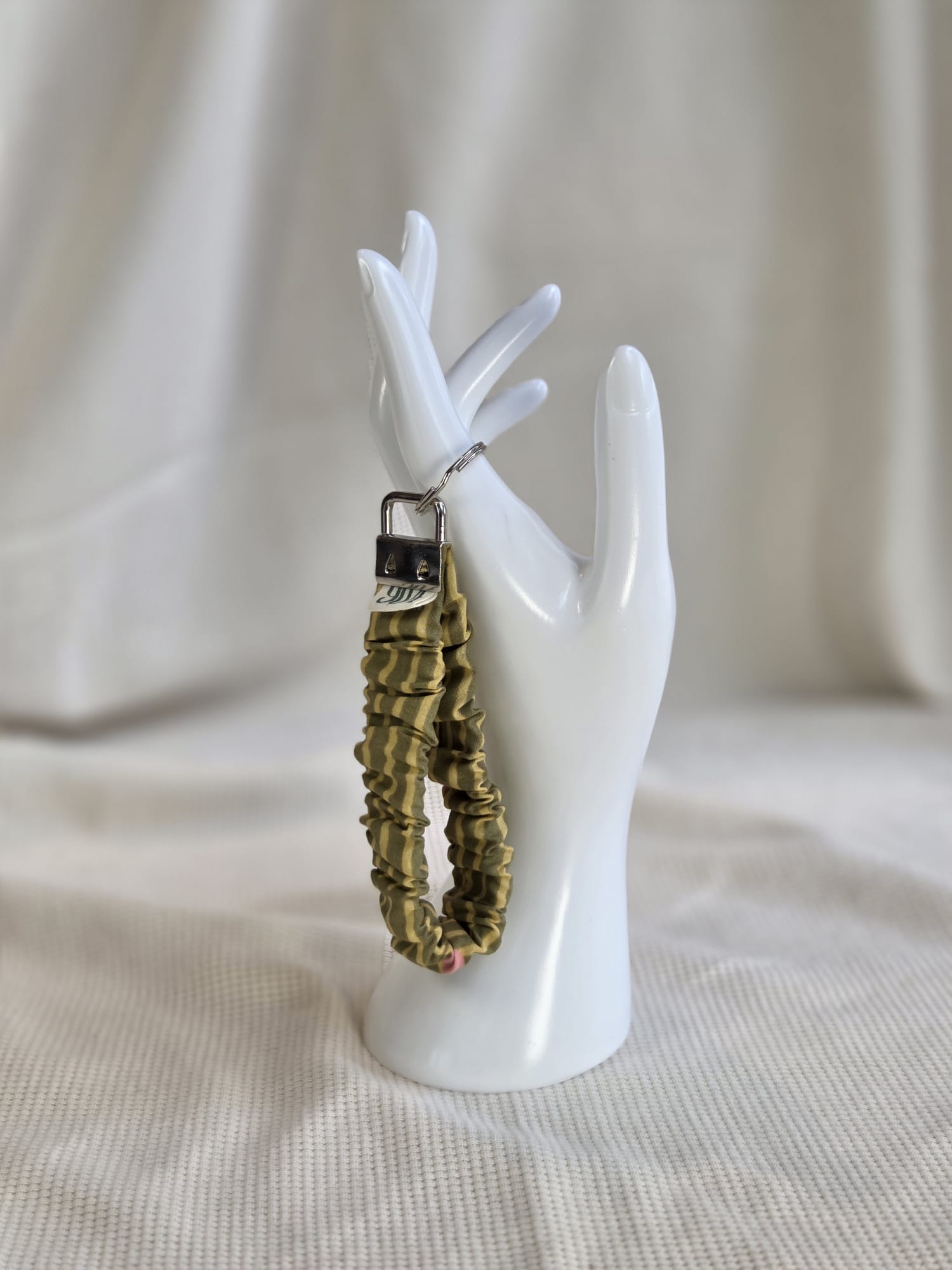 Groen gestreept scrunchie telefoonkoord, -keycord en -sleutelhangers