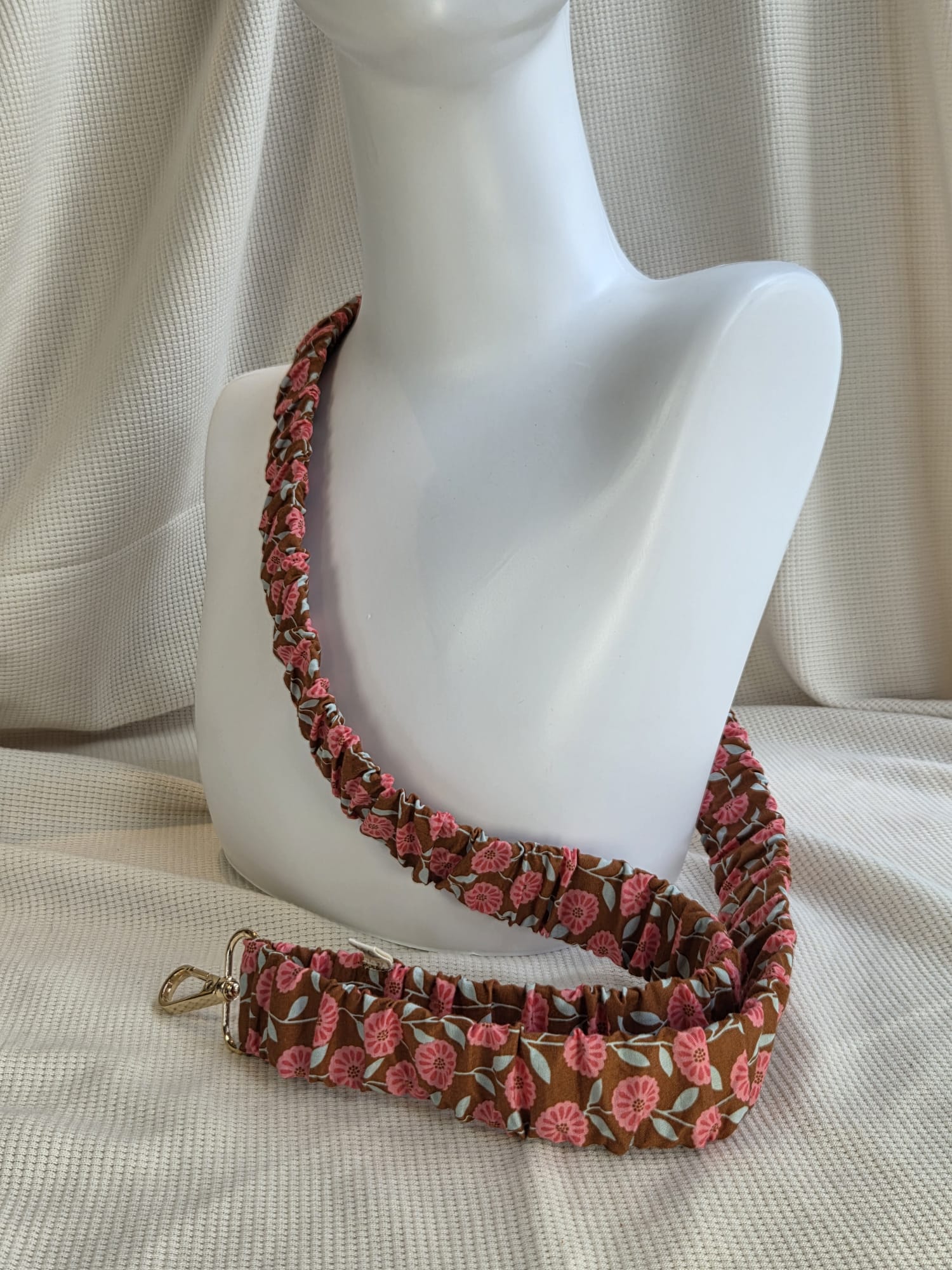 Roze bloemenprint scrunchie telefoonkoord, -keycord en -sleutelhangers