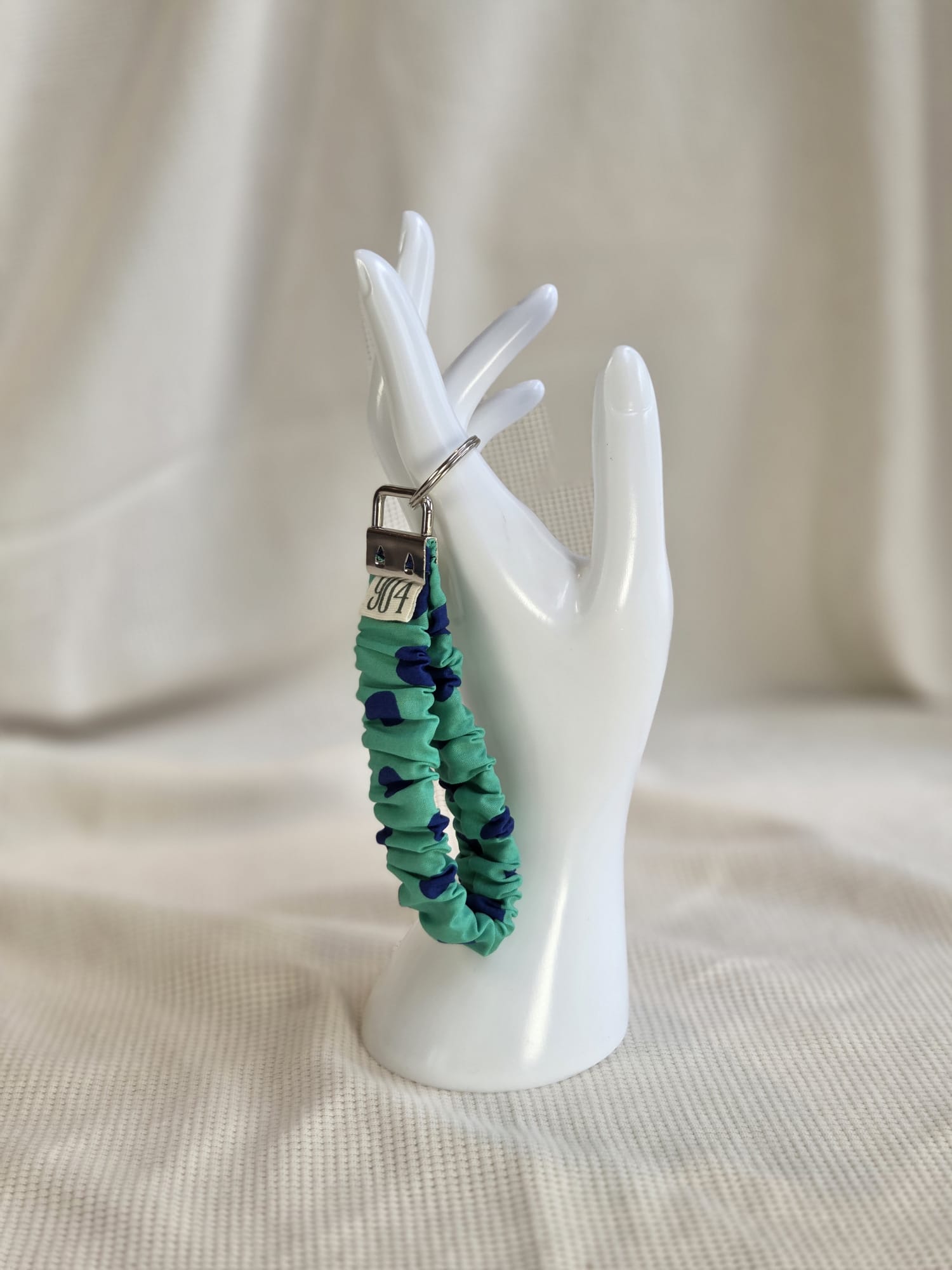 Groen gestipte scrunchie telefoonkoord, -keycord en -sleutelhangers