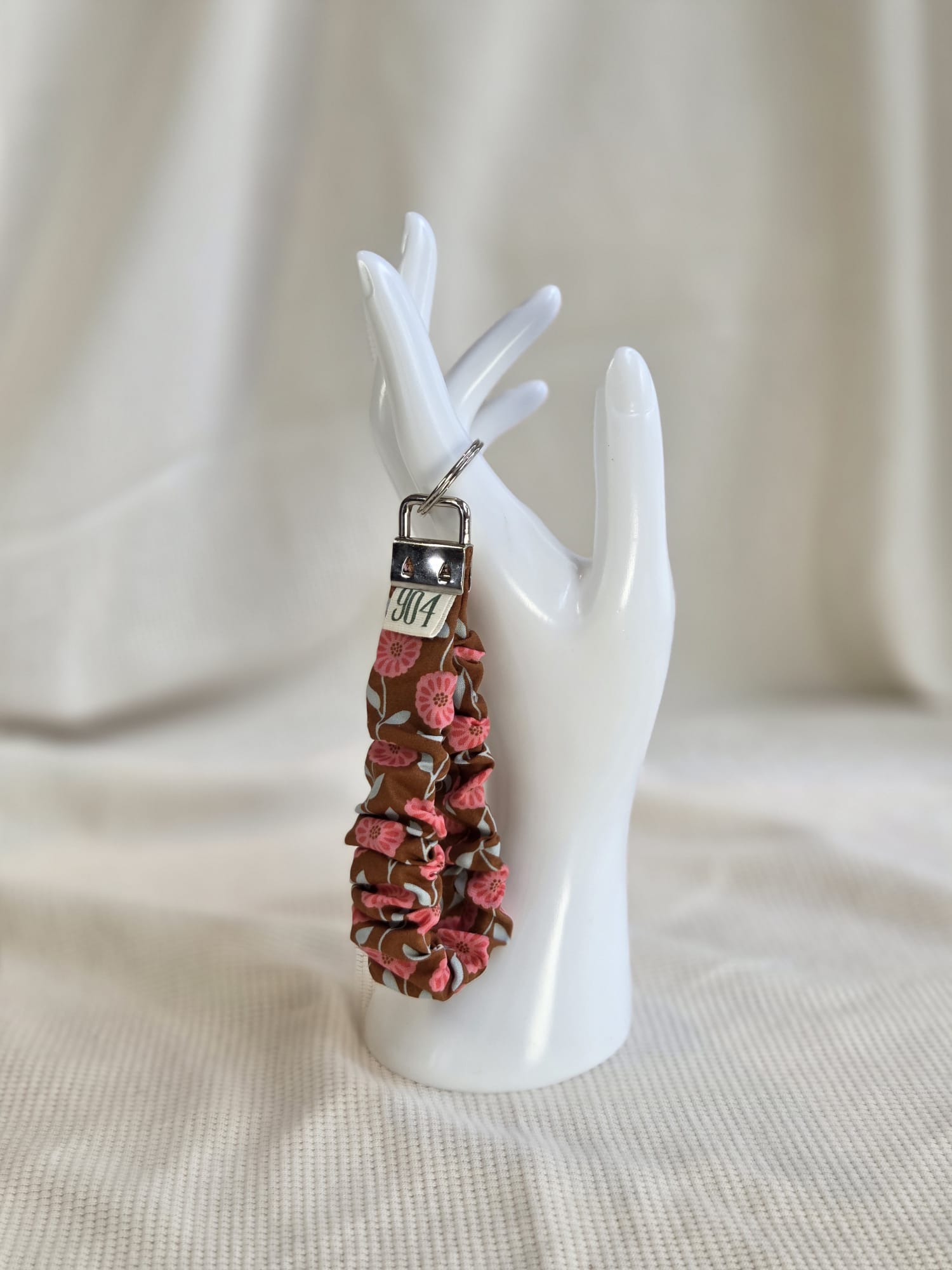 Roze bloemenprint scrunchie telefoonkoord, -keycord en -sleutelhangers