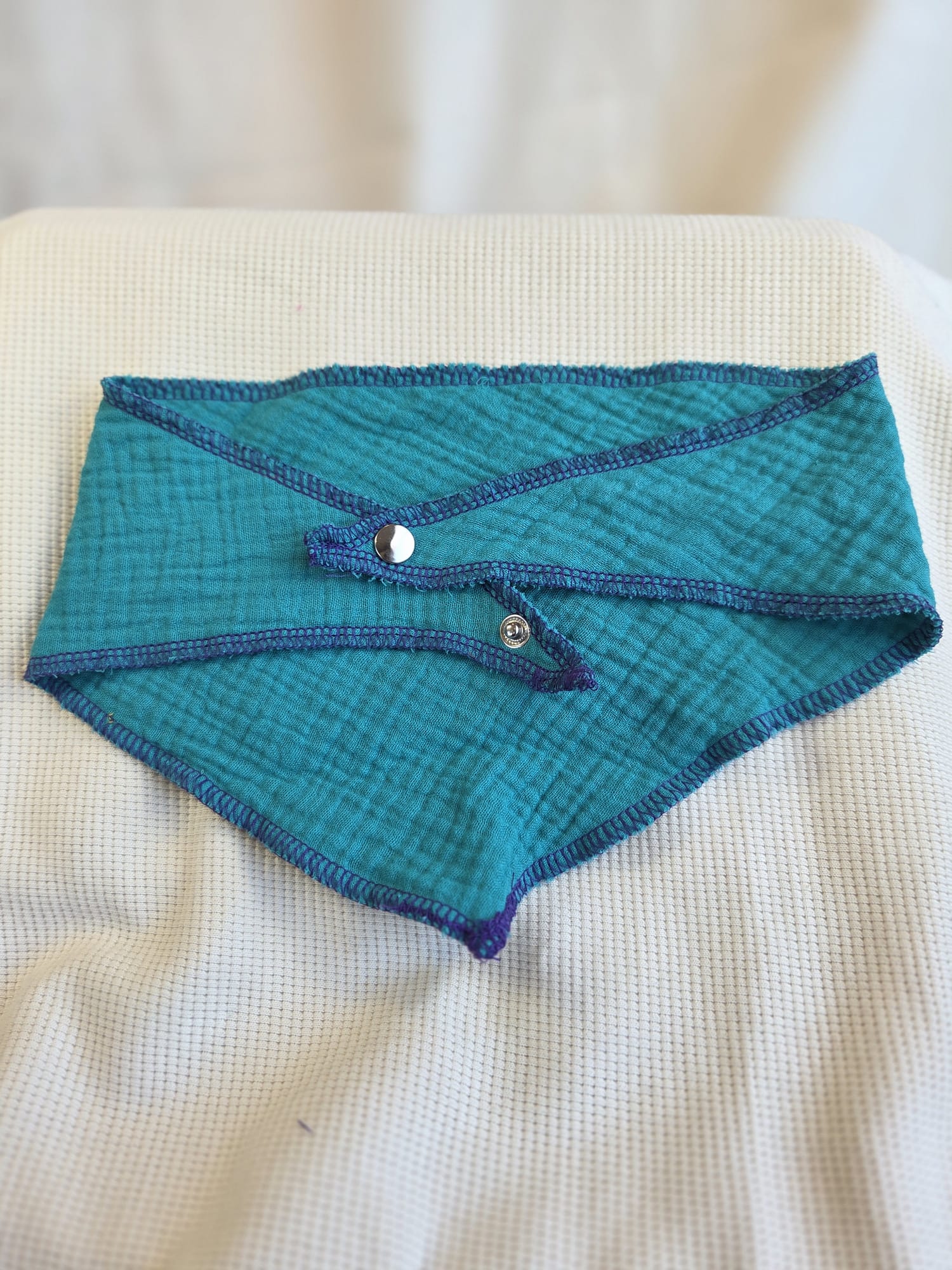 Teal puntsjaaltje double gauze, drukknopen