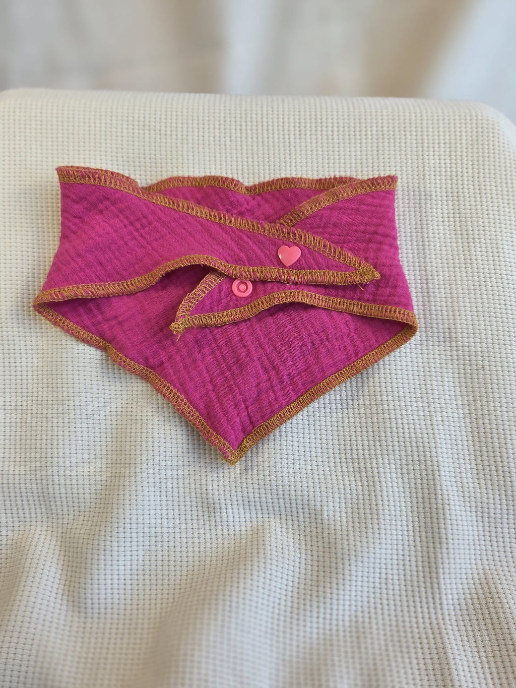 Roze puntsjaaltje double gauze, drukknopen
