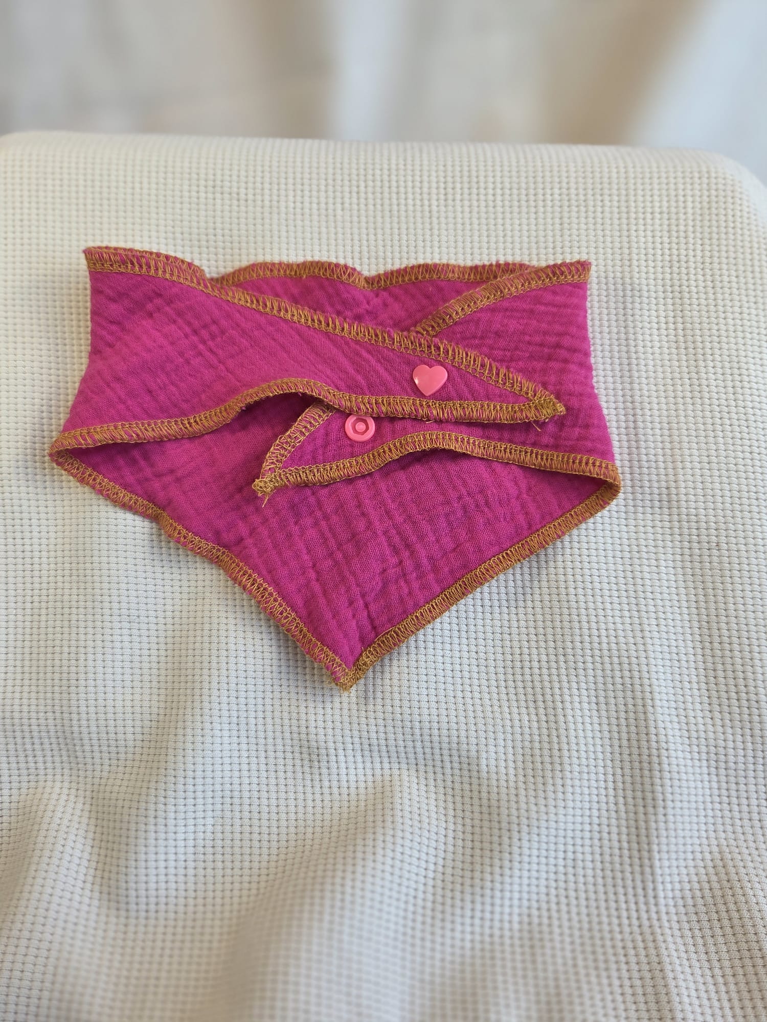 Roze puntsjaaltje double gauze, drukknopen