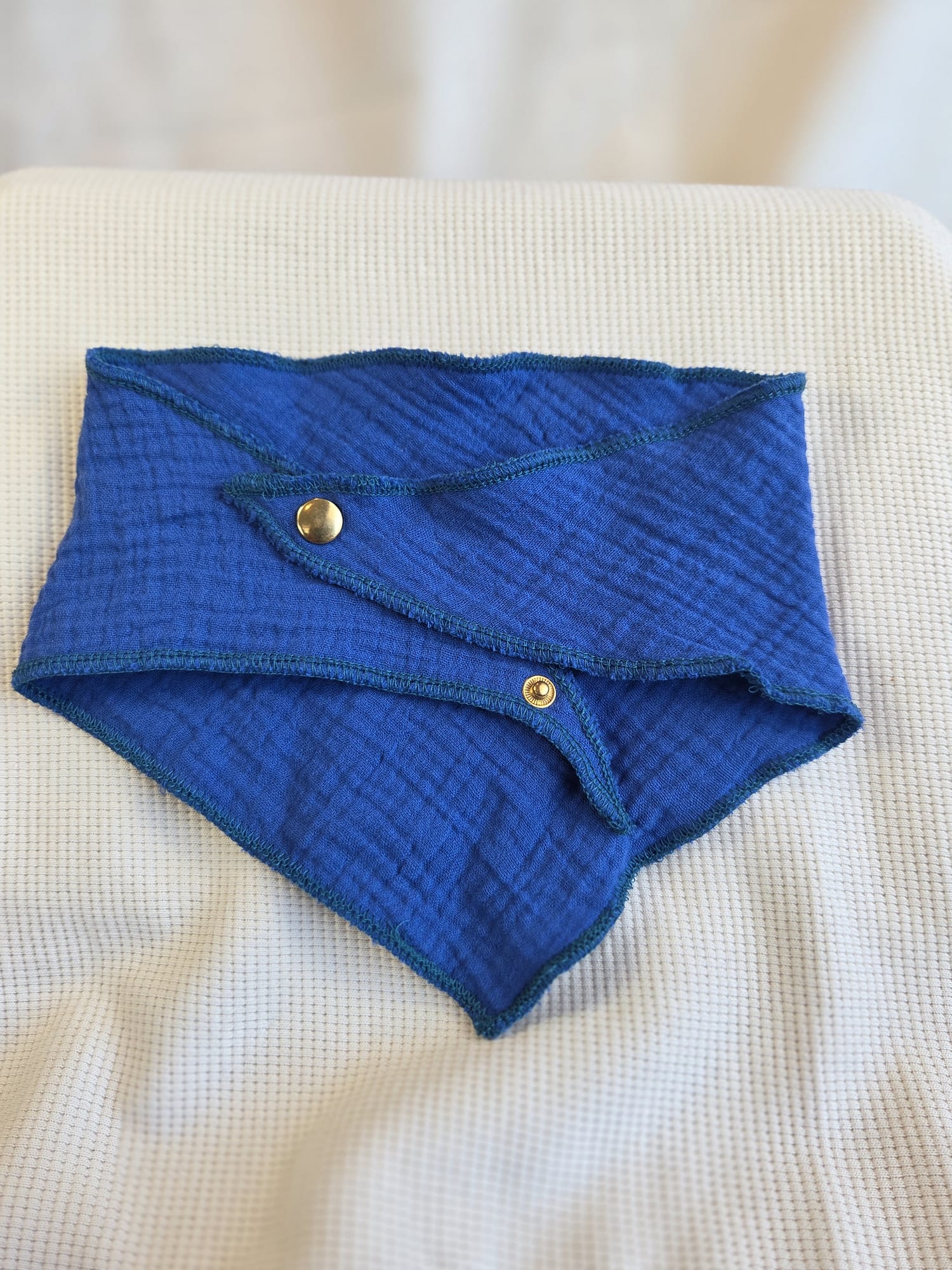 Blauw puntsjaaltje double gauze, drukknopen
