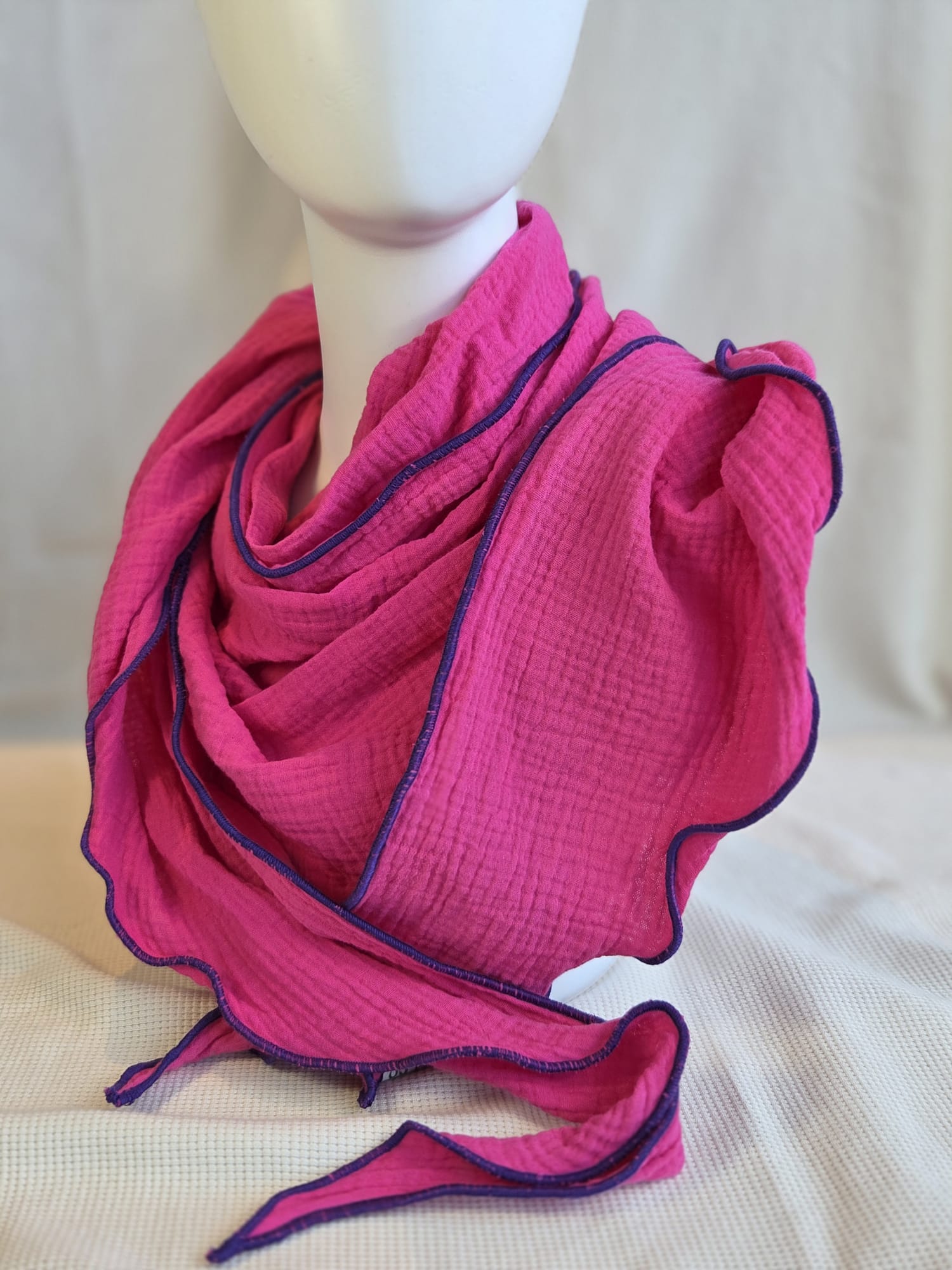 Roze kleur puntsjaal groot, double gauze