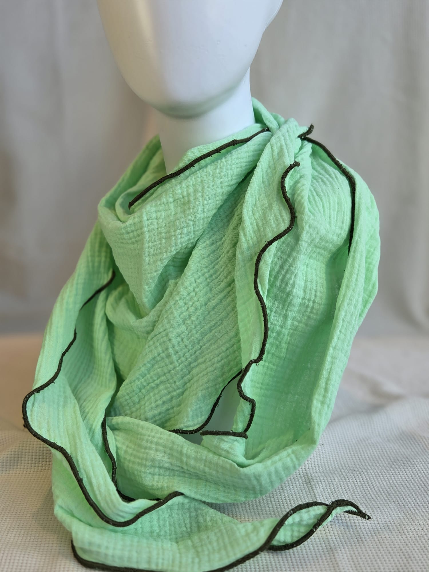 Licht lime kleur puntsjaal groot, double gauze
