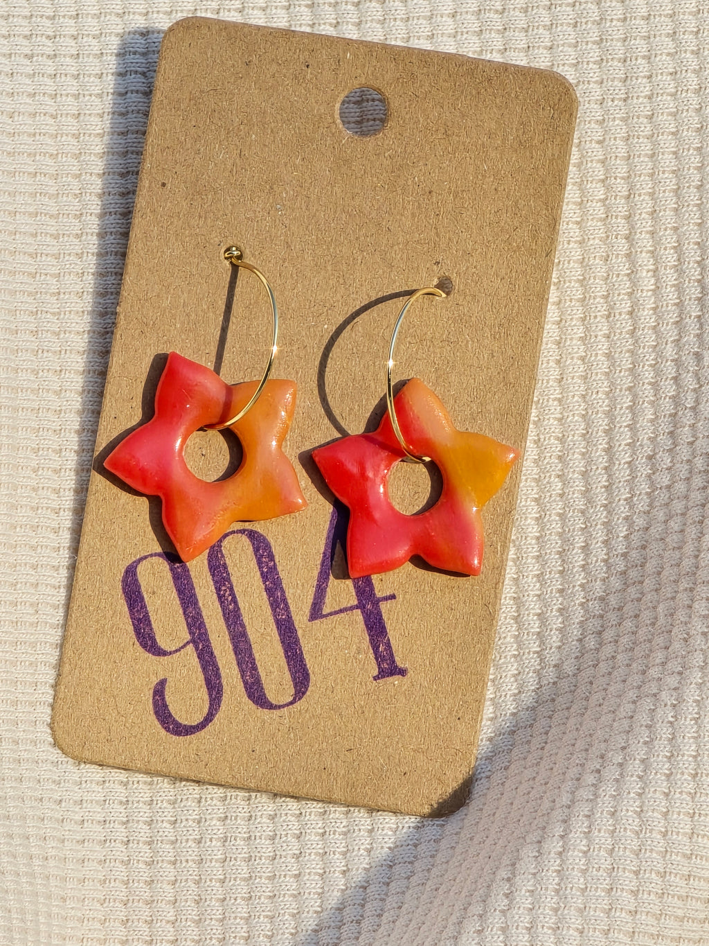 Bloemen aan hoops, oorbellen