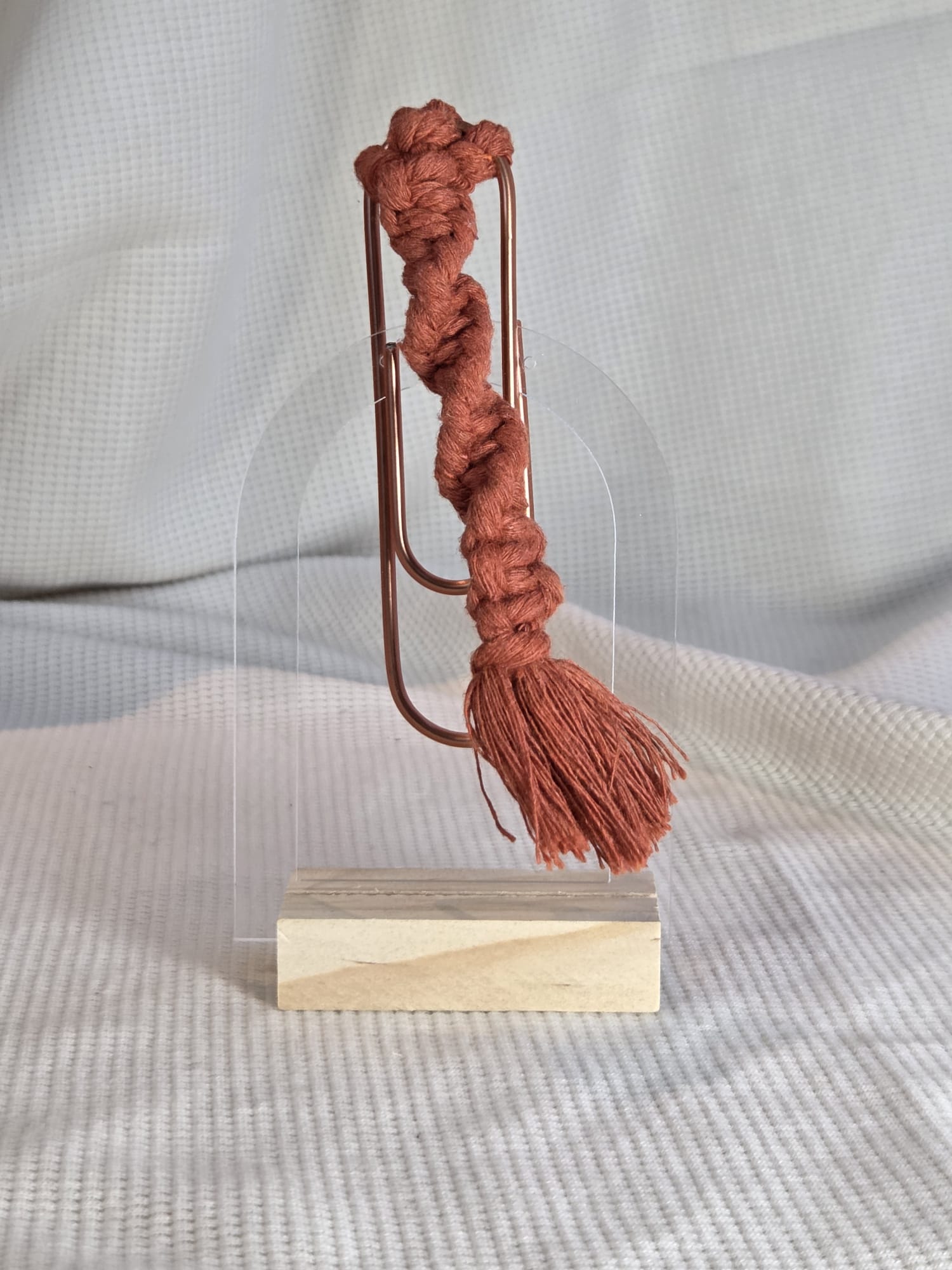 Boekenlegger, macramé