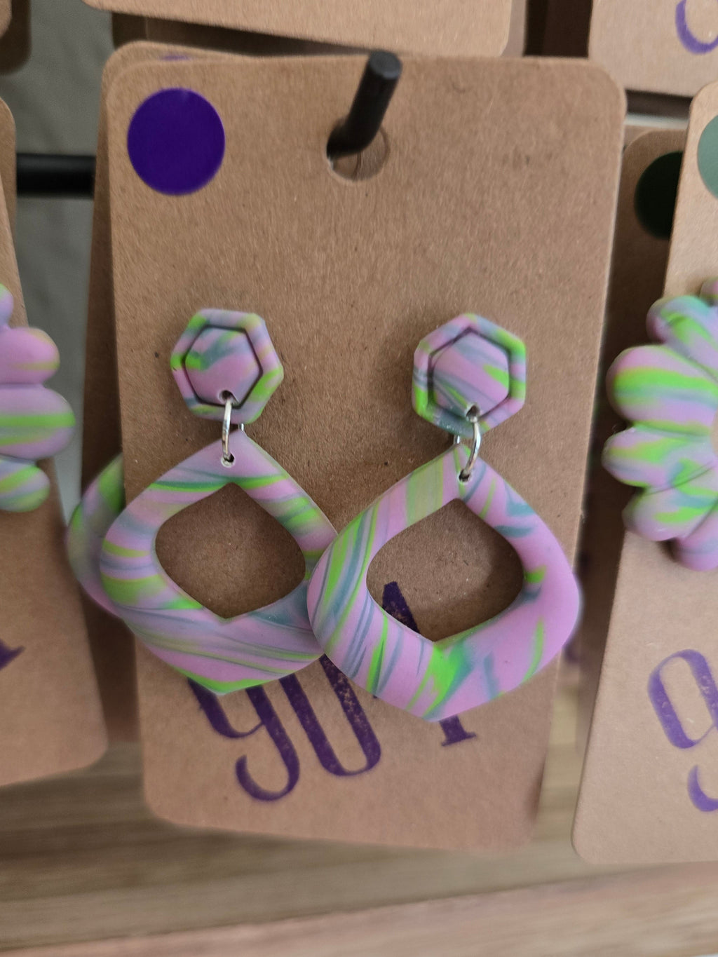 Pastel hanger aan stud, oorbellen