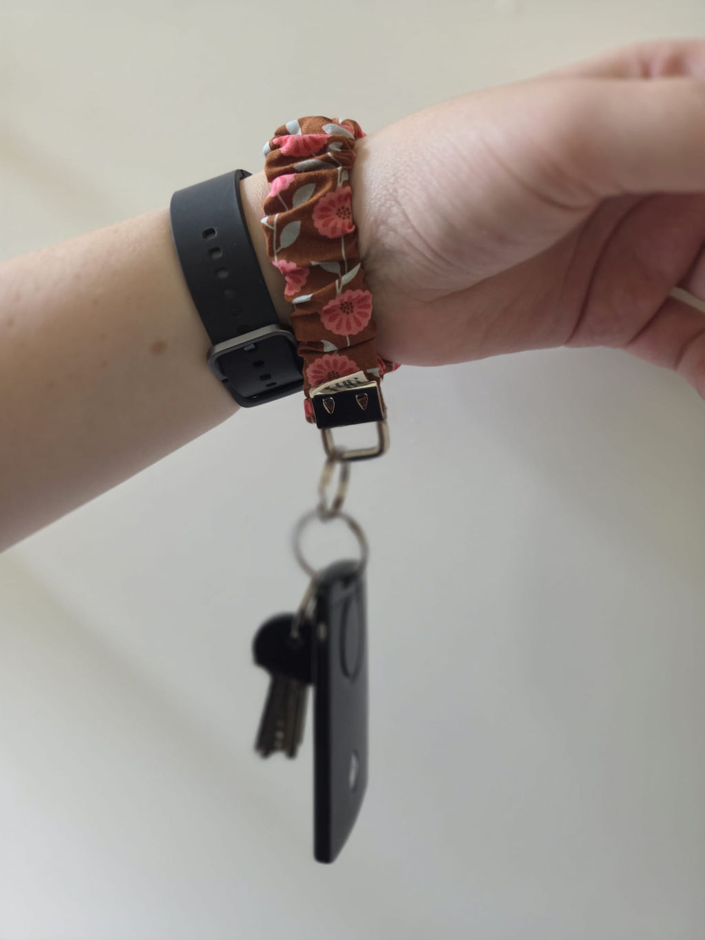 Groen gestipte scrunchie telefoonkoord, -keycord en -sleutelhangers