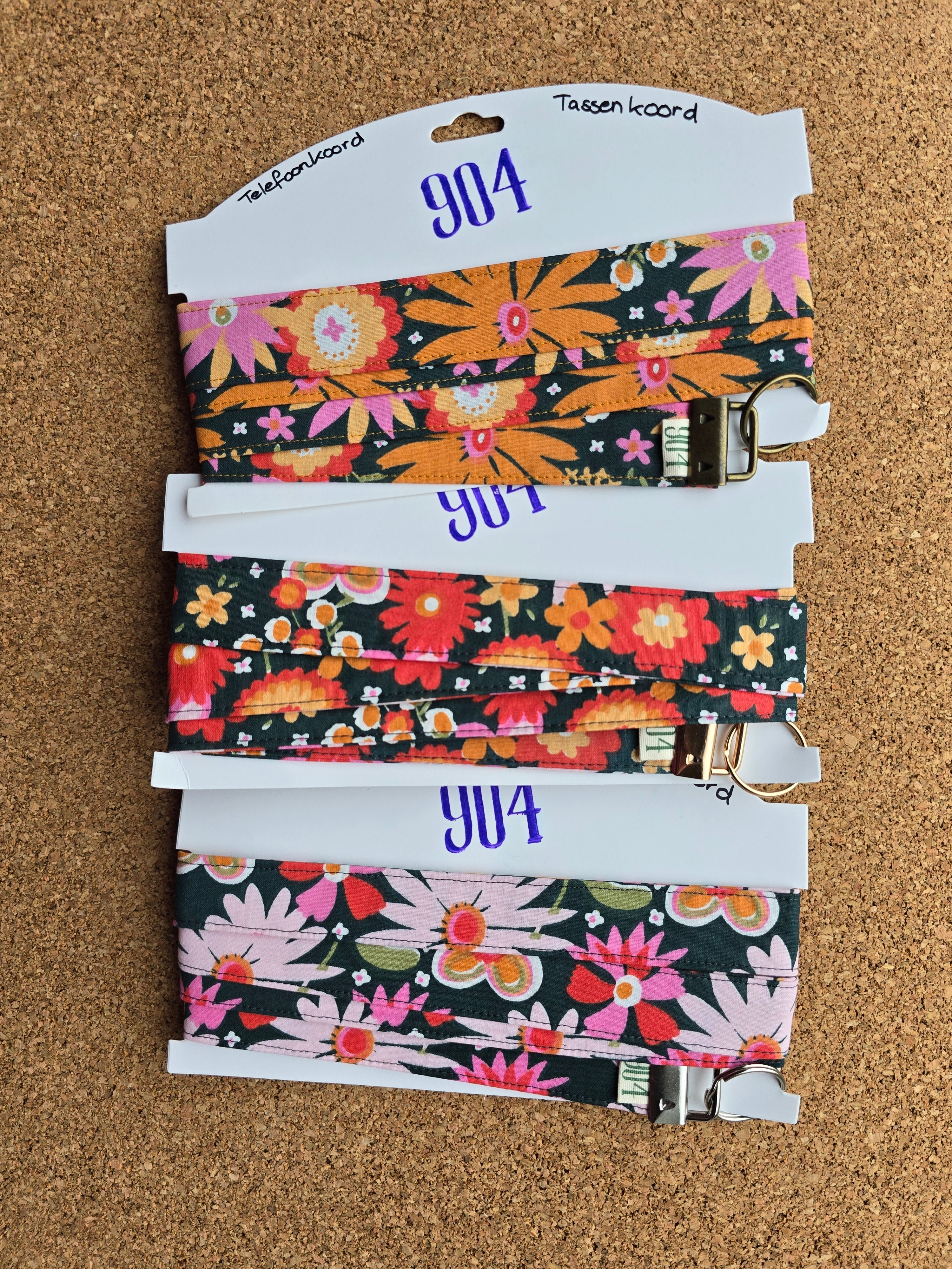 Bloemenprint met rood, roze, groen op antraciet telefoonkoord, -keycord en -sleutelhangers