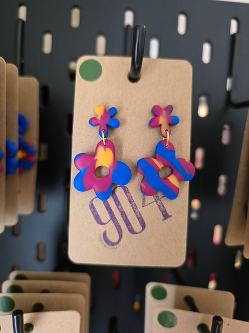 Bloem met bloem stud, oorbellen