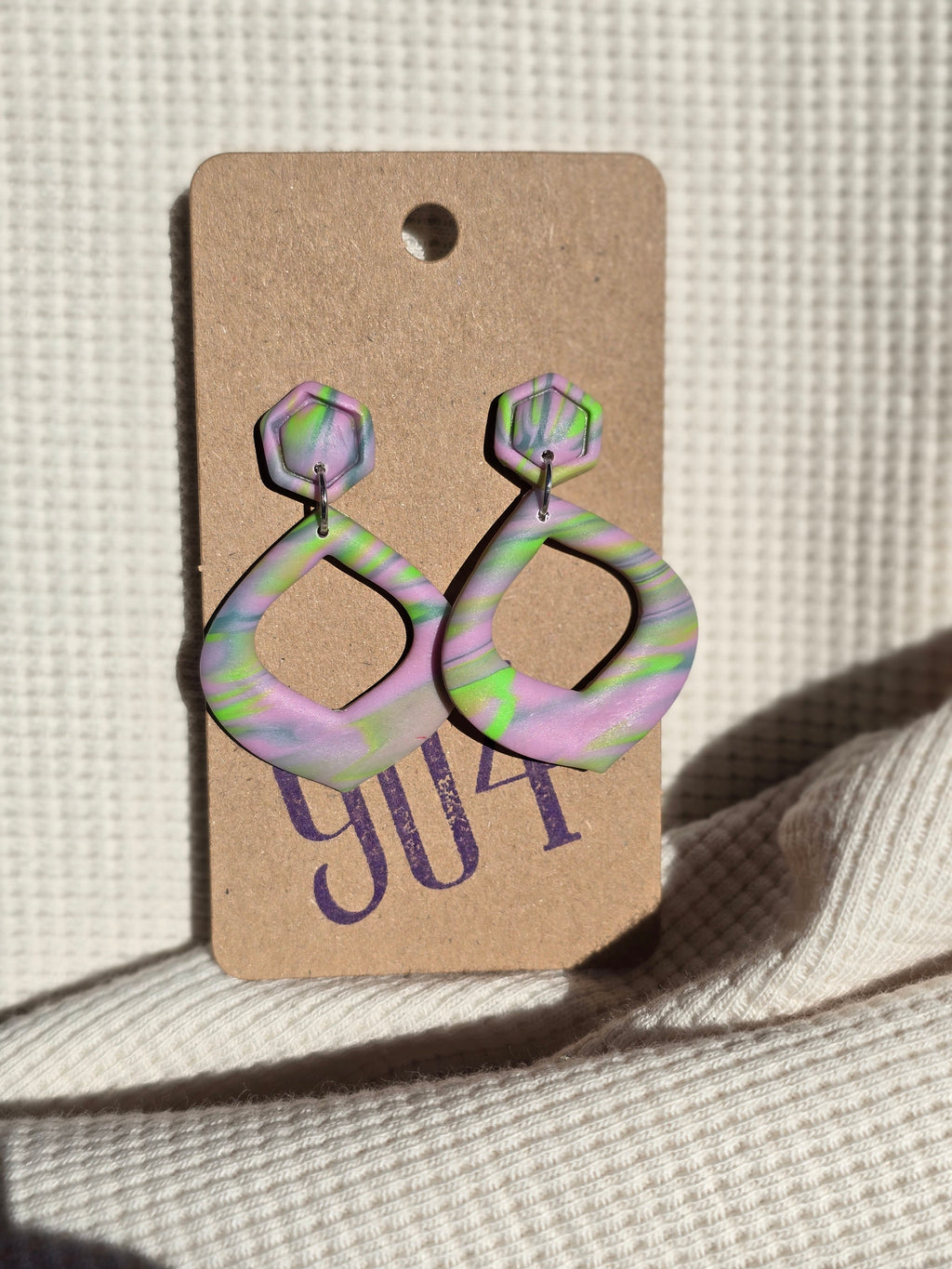 Pastel hanger aan stud, oorbellen