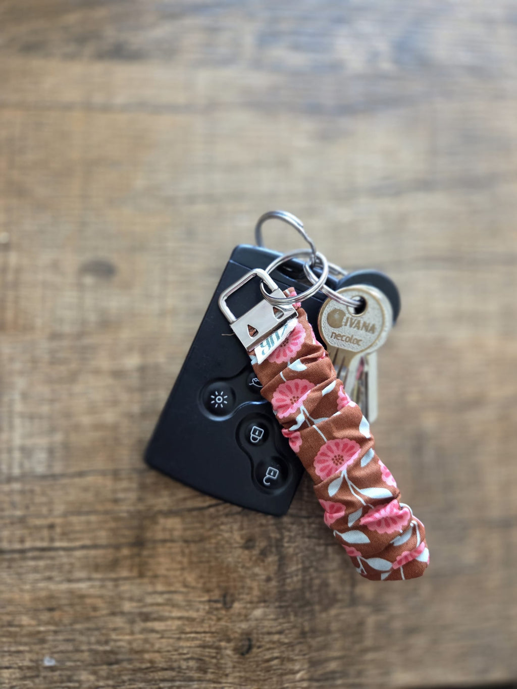 Groen gestipte scrunchie telefoonkoord, -keycord en -sleutelhangers