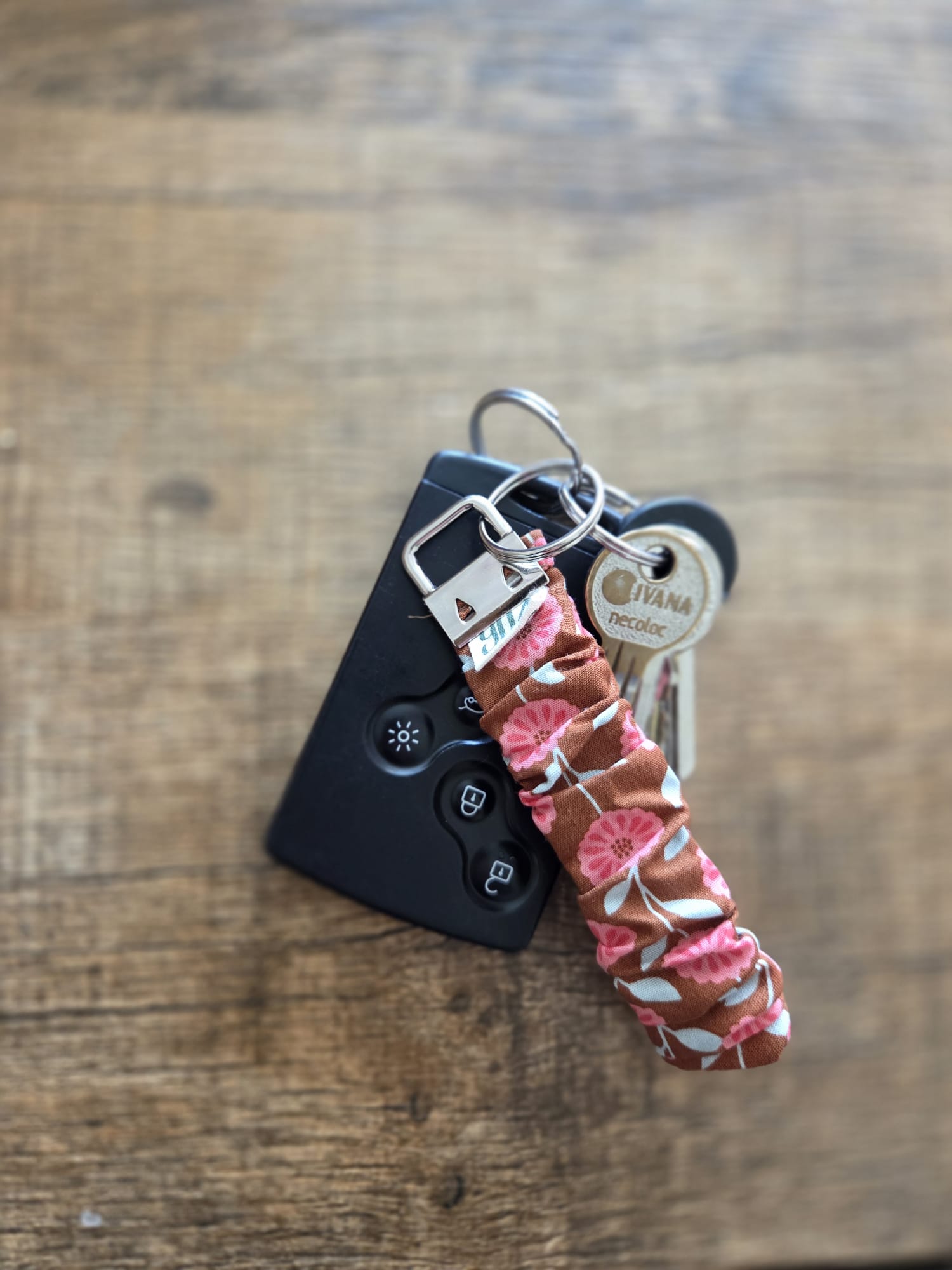 Groen gestipte scrunchie telefoonkoord, -keycord en -sleutelhangers