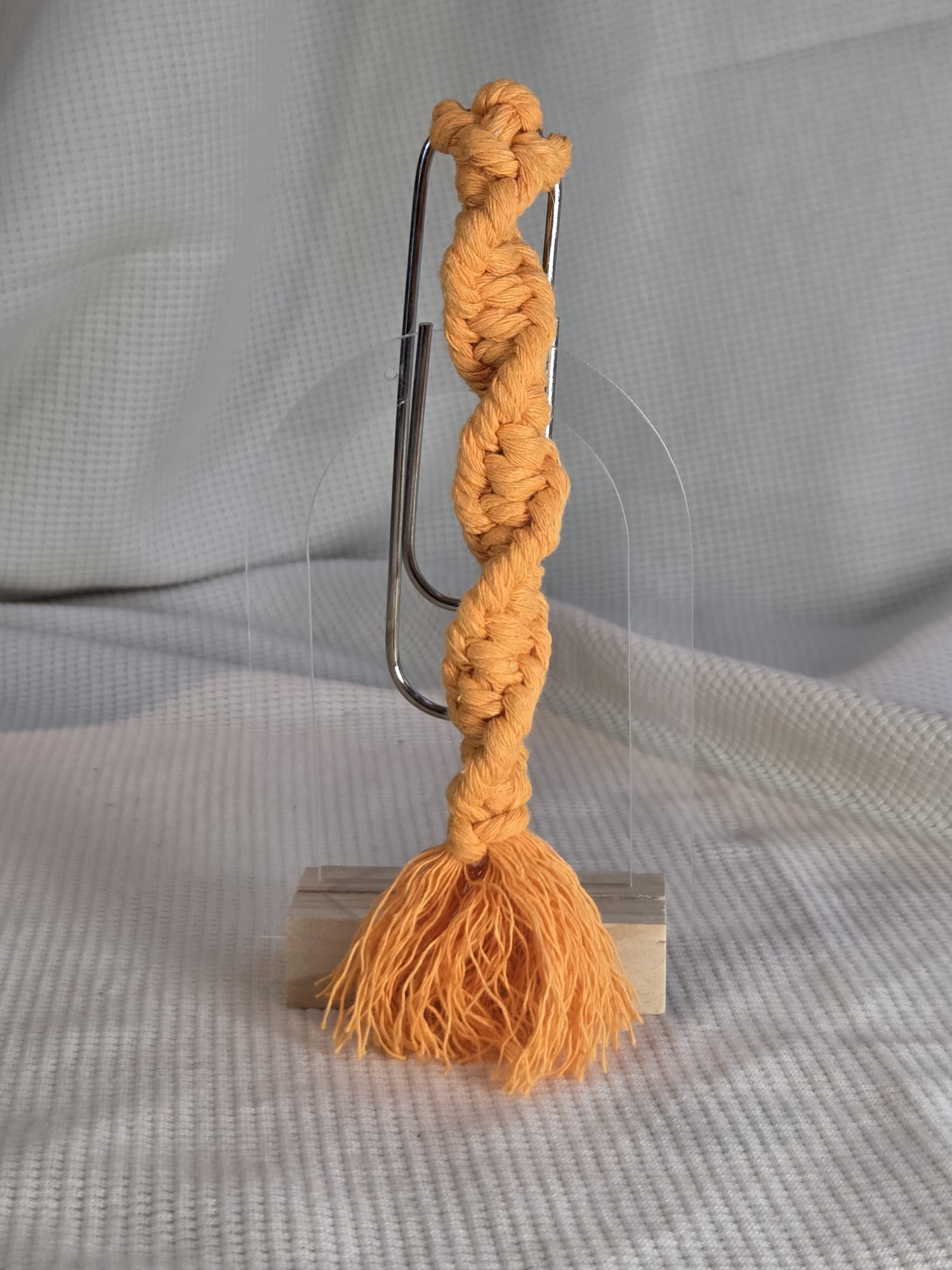 Boekenlegger, macramé